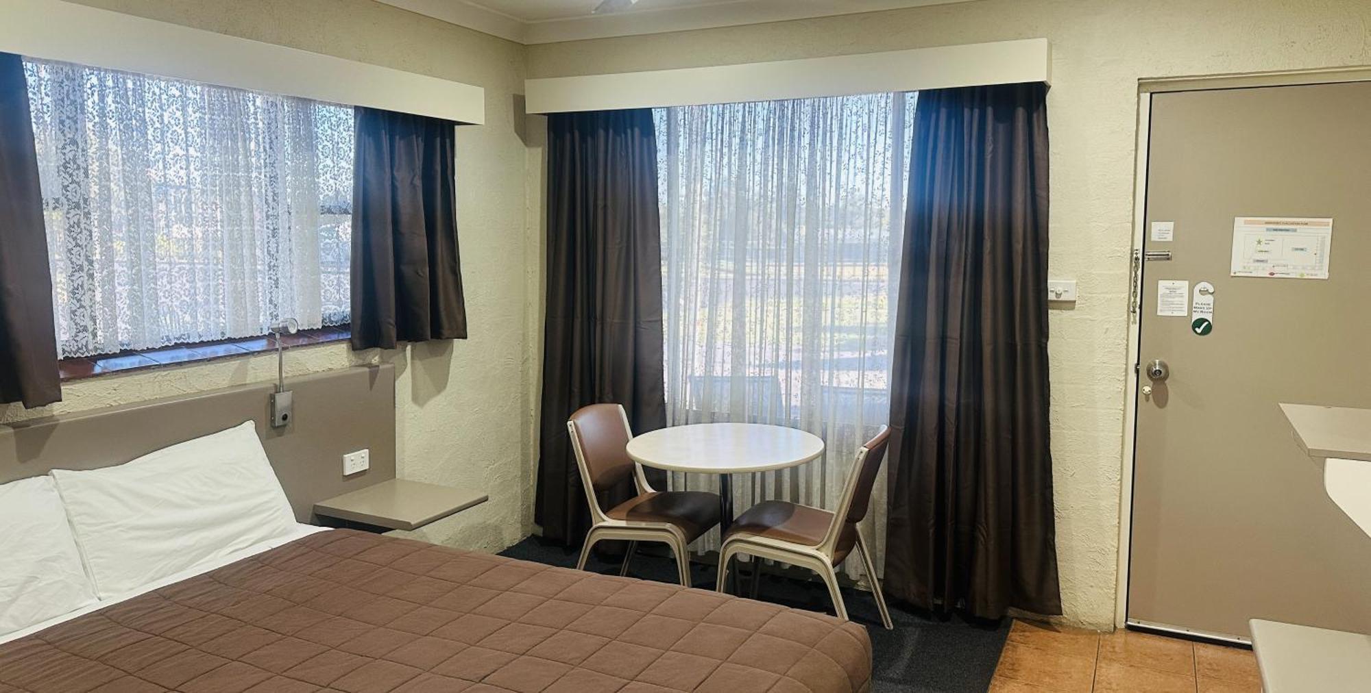 Sapphire City Motor Inn Inverell Buitenkant foto